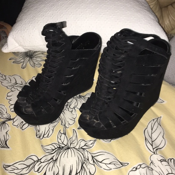 BOOTIES - Picture 1 of 1